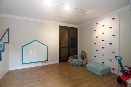 Apartamento à venda com 173m², 3 quartos e 3 vagas Apartamento à venda com 173m², 3 quartos e 3 vagasÁrea Comum - Brinquedoteca