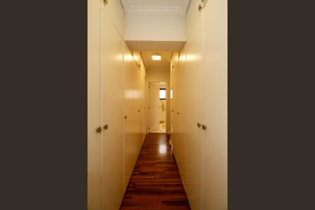 Apartamento à venda com 173m², 3 quartos e 3 vagas Apartamento à venda com 173m², 3 quartos e 3 vagasCloset da Suíte 1