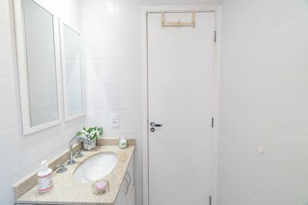 Apartamento à venda com 90m², 2 quartos e 2 vagasBanheiro da Suíte 1