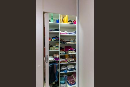 Casa à venda com 180m², 7 quartos e 2 vagas2º andar - Quarto 2 - Closet