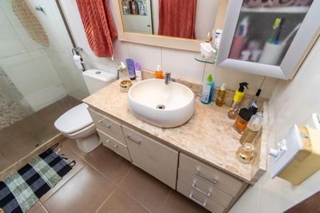 Casa à venda com 180m², 7 quartos e 2 vagas2º andar - Banheiro Social