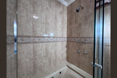 Casa de condomínio à venda com 562m², 4 quartos e 4 vagas Casa de condomínio à venda com 562m², 4 quartos e 4 vagasSuíte 1 - Banheiro