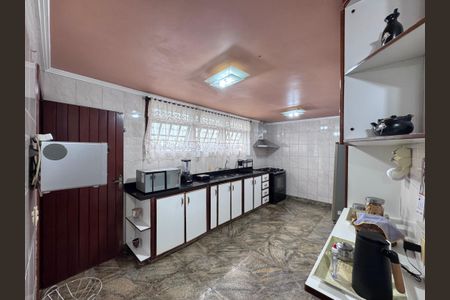 Casa de condomínio à venda com 562m², 4 quartos e 4 vagas Casa de condomínio à venda com 562m², 4 quartos e 4 vagasCozinha