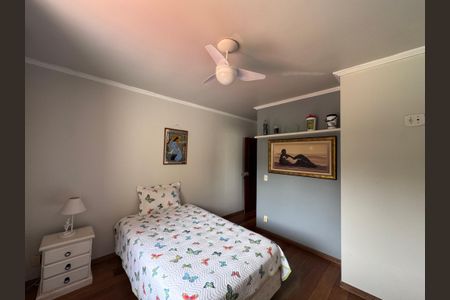 Casa de condomínio à venda com 562m², 4 quartos e 4 vagas Casa de condomínio à venda com 562m², 4 quartos e 4 vagasSuíte 2