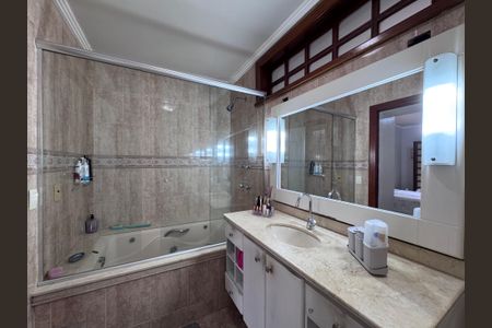 Casa de condomínio à venda com 562m², 4 quartos e 4 vagas Casa de condomínio à venda com 562m², 4 quartos e 4 vagasSuíte 1 - Banheiro