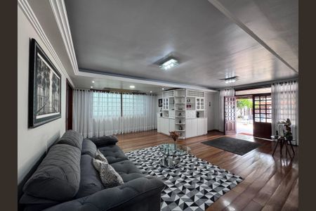 Casa de condomínio à venda com 562m², 4 quartos e 4 vagas Casa de condomínio à venda com 562m², 4 quartos e 4 vagasCasa