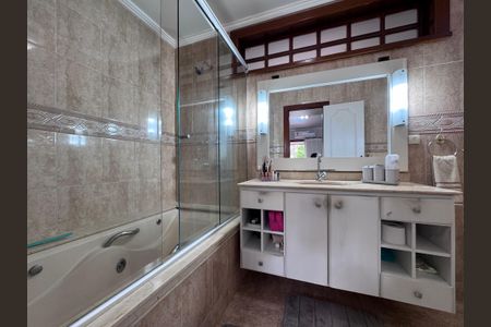 Casa de condomínio à venda com 562m², 4 quartos e 4 vagas Casa de condomínio à venda com 562m², 4 quartos e 4 vagasSuíte 1 - Banheiro