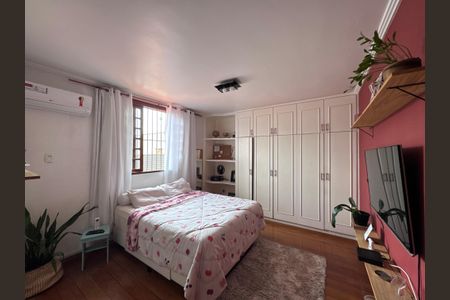 Casa de condomínio à venda com 562m², 4 quartos e 4 vagas Casa de condomínio à venda com 562m², 4 quartos e 4 vagasSuíte 3