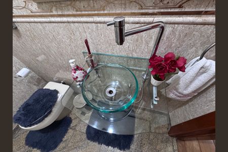 Casa de condomínio à venda com 562m², 4 quartos e 4 vagas Casa de condomínio à venda com 562m², 4 quartos e 4 vagasLavabo