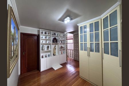 Casa de condomínio à venda com 562m², 4 quartos e 4 vagas Casa de condomínio à venda com 562m², 4 quartos e 4 vagasHall Íntimo