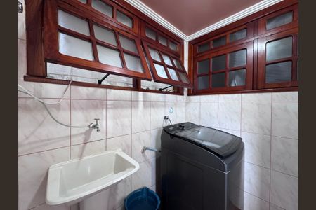 Casa de condomínio à venda com 562m², 4 quartos e 4 vagas Casa de condomínio à venda com 562m², 4 quartos e 4 vagasÁrea de Serviço