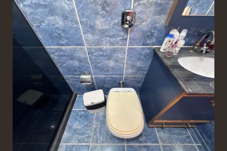 Casa de condomínio à venda com 562m², 4 quartos e 4 vagas Casa de condomínio à venda com 562m², 4 quartos e 4 vagasSuíte 2 - Banheiro