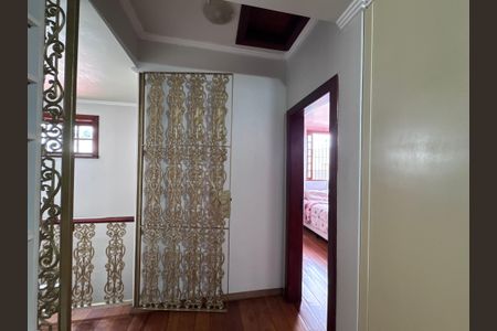 Casa de condomínio à venda com 562m², 4 quartos e 4 vagas Casa de condomínio à venda com 562m², 4 quartos e 4 vagasHall Íntimo