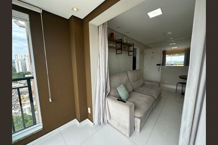 Sala de apartamento para alugar com 2 quartos, 60m² em Jardim Tupanci, Barueri