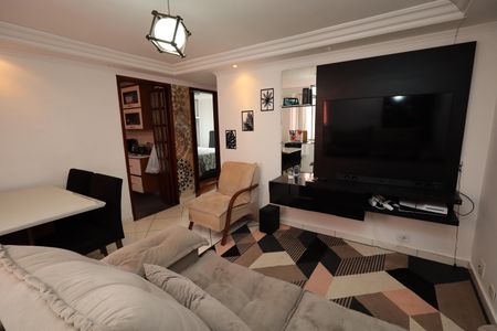Sala de TV de apartamento à venda com 2 quartos, 50m² em Conjunto Residencial Planeta, Santo André