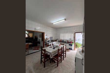 Casa à venda com 193m², 3 quartos e 2 vagas Casa à venda com 193m², 3 quartos e 2 vagasCozinha