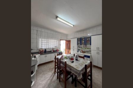 Casa à venda com 193m², 3 quartos e 2 vagas Casa à venda com 193m², 3 quartos e 2 vagasCozinha