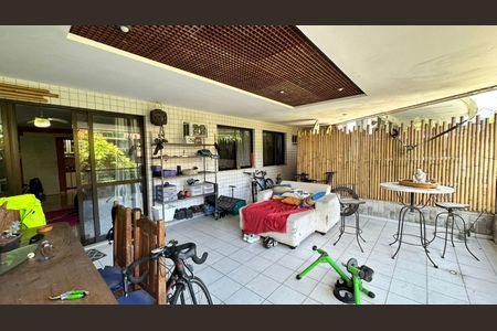 Apartamento à venda com 100m², 3 quartos e 1 vaga Apartamento à venda com 100m², 3 quartos e 1 vagaVaranda