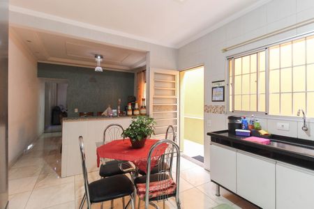 Casa à venda com 170m², 3 quartos e 2 vagasCozinha