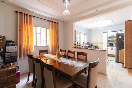 Casa à venda com 170m², 3 quartos e 2 vagasCopa