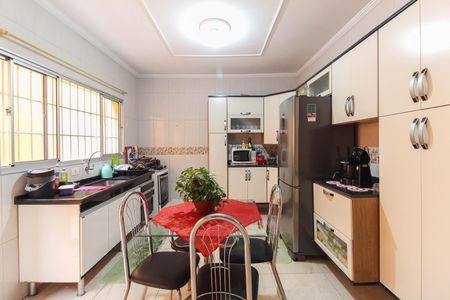 Casa à venda com 170m², 3 quartos e 2 vagasCozinha