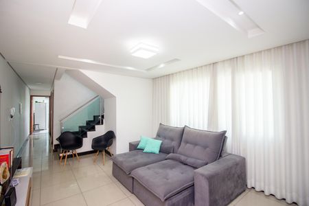 Sala de casa para alugar com 3 quartos, 300m² em Europa, Contagem