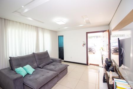 Sala de casa para alugar com 3 quartos, 300m² em Europa, Contagem
