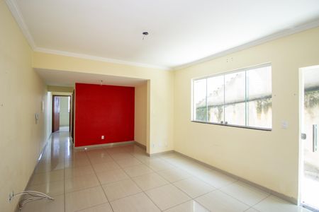 Sala de casa à venda com 2 quartos, 150m² em Europa, Contagem