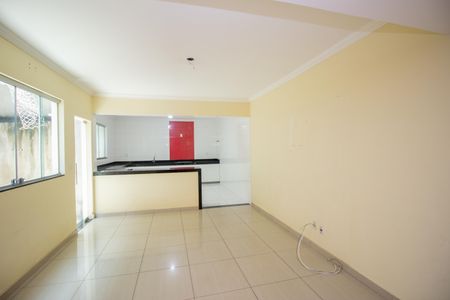 Sala de casa à venda com 2 quartos, 150m² em Europa, Contagem