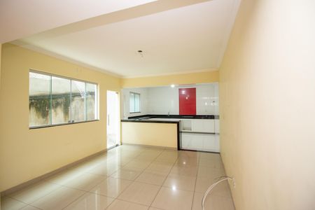 Sala de casa à venda com 2 quartos, 150m² em Europa, Contagem