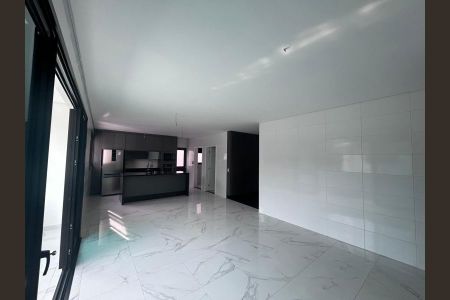Casa de condomínio à venda com 400m², 4 quartos e 5 vagasFoto 02