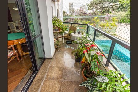 Apartamento para alugar com 162m², 3 quartos e 2 vagasVaranda