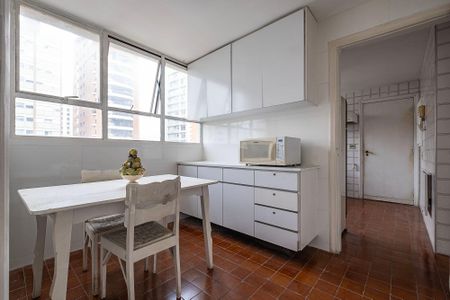 Apartamento à venda com 212m², 3 quartos e 3 vagas Apartamento à venda com 212m², 3 quartos e 3 vagasCozinha