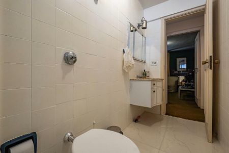 Apartamento à venda com 212m², 3 quartos e 3 vagas Apartamento à venda com 212m², 3 quartos e 3 vagasBanheiro Social