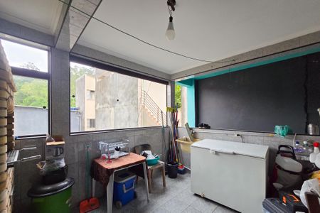 Casa à venda com 150m², 6 quartos e 2 vagas Casa à venda com 150m², 6 quartos e 2 vagasÁrea de Serviço 1