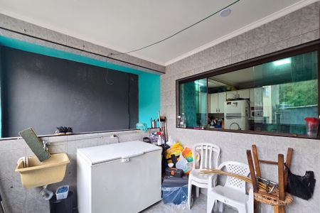 Casa à venda com 150m², 6 quartos e 2 vagas Casa à venda com 150m², 6 quartos e 2 vagasÁrea de Serviço 1