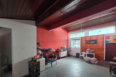 Casa à venda com 150m², 6 quartos e 2 vagas Casa à venda com 150m², 6 quartos e 2 vagasSótão