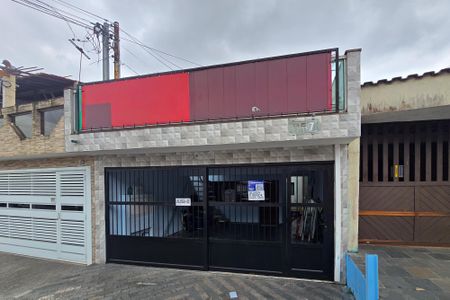 Casa à venda com 150m², 6 quartos e 2 vagas Casa à venda com 150m², 6 quartos e 2 vagasFachada