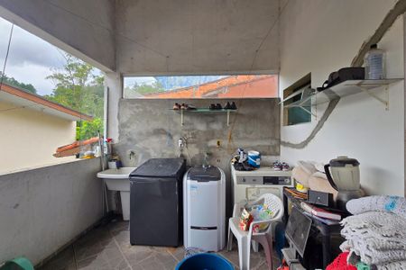 Casa à venda com 150m², 6 quartos e 2 vagas Casa à venda com 150m², 6 quartos e 2 vagasÁrea de Serviço 2