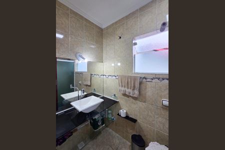 Casa à venda com 150m², 6 quartos e 2 vagas Casa à venda com 150m², 6 quartos e 2 vagasBanheiro Social 2