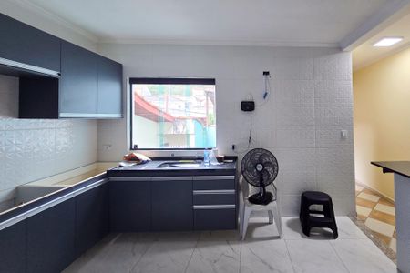 Casa à venda com 150m², 6 quartos e 2 vagas Casa à venda com 150m², 6 quartos e 2 vagasCozinha 2