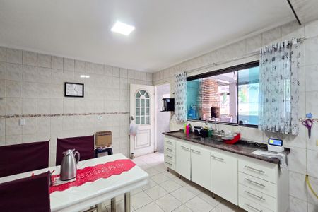 Casa à venda com 150m², 6 quartos e 2 vagas Casa à venda com 150m², 6 quartos e 2 vagasCozinha 1