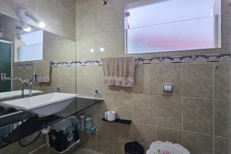 Casa à venda com 150m², 6 quartos e 2 vagas Casa à venda com 150m², 6 quartos e 2 vagasBanheiro Social 2