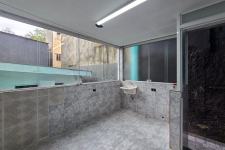 Casa à venda com 150m², 6 quartos e 2 vagas Casa à venda com 150m², 6 quartos e 2 vagasÁrea de Serviço - Casa 3