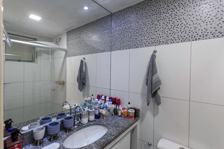 Apartamento à venda com 65m², 2 quartos e 1 vagaBanheiro da suíte 