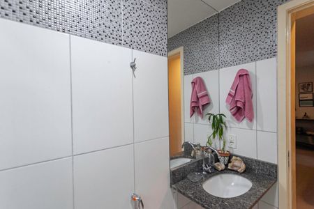 Apartamento à venda com 65m², 2 quartos e 1 vagaBanheiro social 