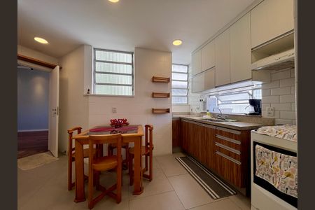 Apartamento à venda com 117m², 3 quartos e sem vaga Apartamento à venda com 117m², 3 quartos e sem vagaCozinha