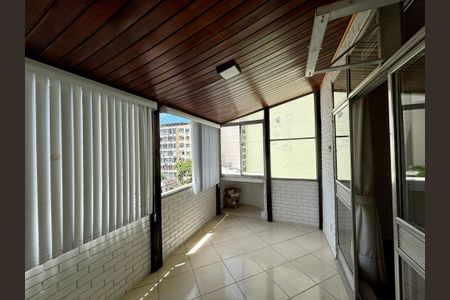 Apartamento à venda com 117m², 3 quartos e sem vaga Apartamento à venda com 117m², 3 quartos e sem vagaQuarto 1 - varanda