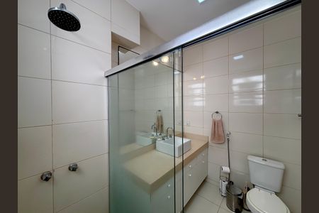 Apartamento à venda com 117m², 3 quartos e sem vaga Apartamento à venda com 117m², 3 quartos e sem vagaBanheiro social