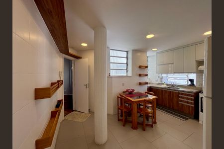Apartamento à venda com 117m², 3 quartos e sem vaga Apartamento à venda com 117m², 3 quartos e sem vagaCozinha